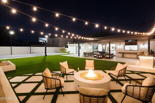 13422 N 58th Pl in Scottsdale, AZ - Building Photo