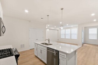 660 Switchgrass Wy, Unit 58002 in Bolingbrook, IL - Foto de edificio - Building Photo