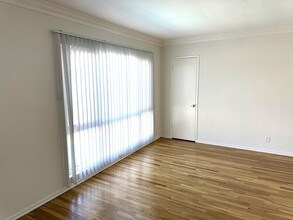 4445 Murietta Ave, Unit #8 in Sherman Oaks, CA - Building Photo - Building Photo