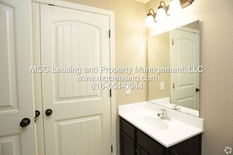 132-138-138 Barberry Ln in Raymore, MO - Building Photo - Building Photo