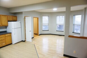 501 N Marquette St in Davenport, IA - Building Photo