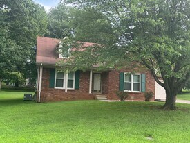 2205 Charlestown Rd in Clarksville, TN - Building Photo