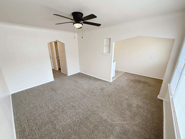 Town Manor Apartments in Bremerton, WA - Building Photo - Building Photo