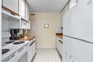 676 12th Ave S in Naples, FL - Building Photo - Building Photo