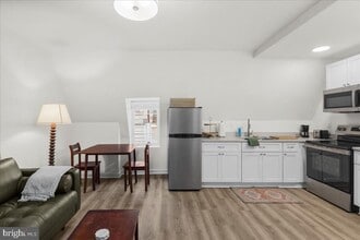 380 Broadview Ave in Warrenton, VA - Building Photo - Building Photo