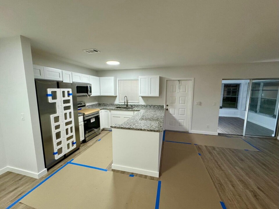 1707 N Dovetail Dr in Fort Pierce, FL - Foto de edificio