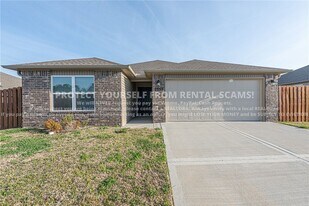 2932 W Obsidian St in Fayetteville, AR - Building Photo