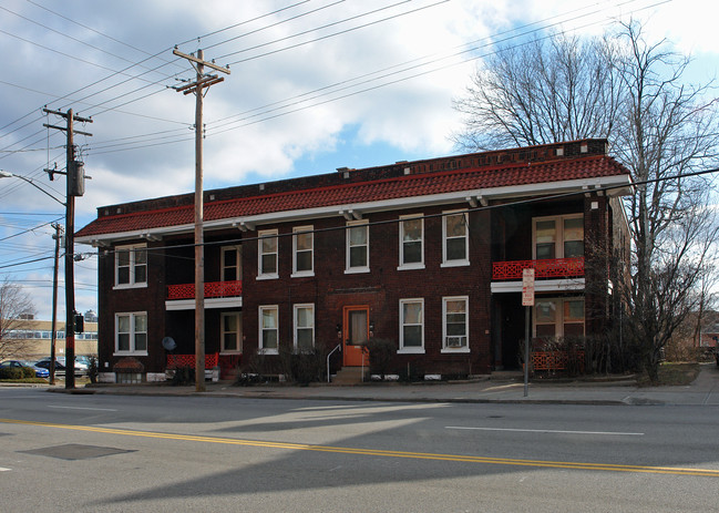 2644 Gilbert Ave in Cincinnati, OH - Foto de edificio - Building Photo