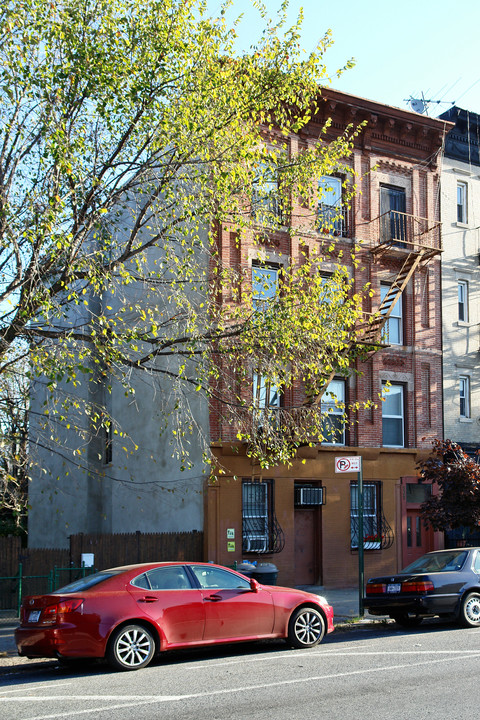 565 Union St in Brooklyn, NY - Building Photo