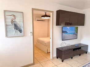 511 NE 161st St in Miami, FL - Building Photo - Building Photo