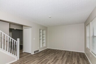 2405 Edmonton Rd in Columbus, OH - Building Photo - Building Photo