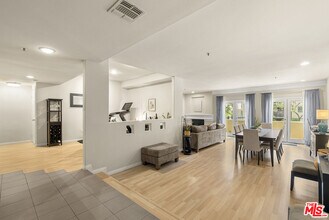 12011 Goshen Ave in Los Angeles, CA - Building Photo - Building Photo