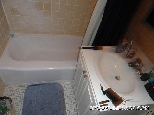 1223 Beacon St in Brookline, MA - Building Photo - Building Photo