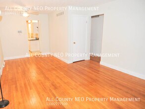 1155 Madrid Dr in Akron, OH - Building Photo - Building Photo