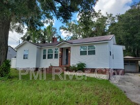 1356 River Hills Cir E in Jacksonville, FL - Building Photo