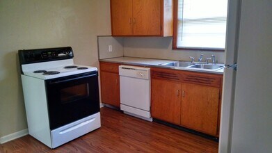 7830 Donnelly Ave in Kansas City, MO - Building Photo - Building Photo