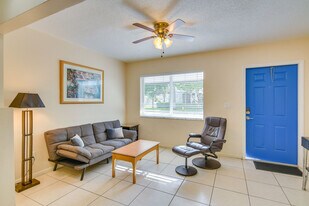 412 NE 4th Ave, Unit SI ID1545870P in Hallandale Beach, FL - Building Photo
