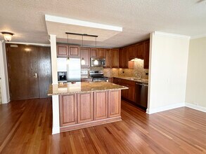 360 E Randolph St, Unit 807 in Chicago, IL - Building Photo - Building Photo