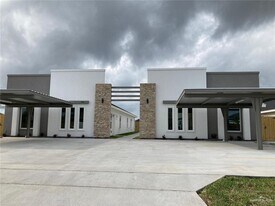 12 N Iris St in Pharr, TX - Building Photo