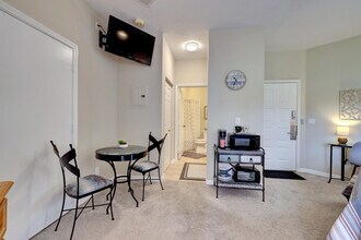 9813 Perfect Dr in Port St. Lucie, FL - Foto de edificio - Building Photo