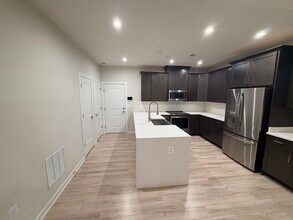 20306 Newfoundland Sq, Unit 20306 Newfoundland Sq. in Ashburn, VA - Foto de edificio - Building Photo