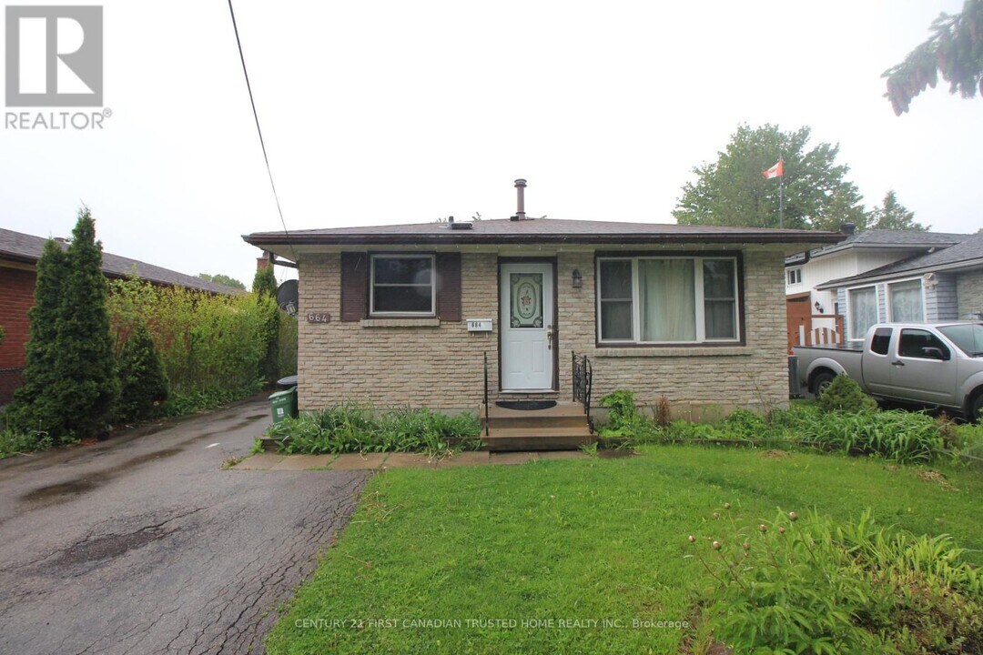 664 Millbank Dr in London, ON - Building Photo