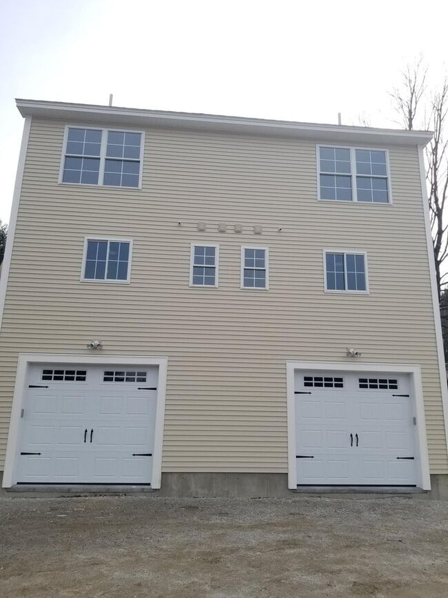 239 Gibbons Hwy in Wilton, NH - Building Photo - Building Photo