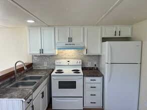 9 Barrett Ln in Lillington, NC - Building Photo - Building Photo