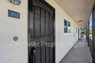 820 Encinitas Blvd in Encinitas, CA - Building Photo - Building Photo