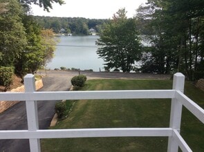 126 W Shore Dr in Lake Ariel, PA - Foto de edificio - Building Photo