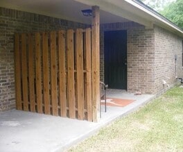 6110 Willis St in Groves, TX - Building Photo - Building Photo