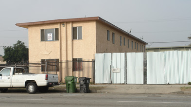 158 W 74th St in Los Angeles, CA - Foto de edificio - Building Photo