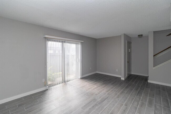 3919 Fairmont Pkwy in Pasadena, TX - Building Photo - Building Photo