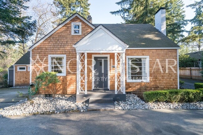 17348 Bryant Rd in Lake Oswego, OR - Building Photo - Building Photo