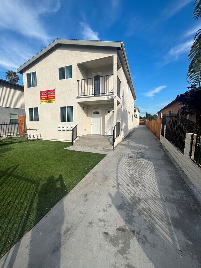 6208 Brynhurst Ave in Los Angeles, CA - Foto de edificio - Building Photo