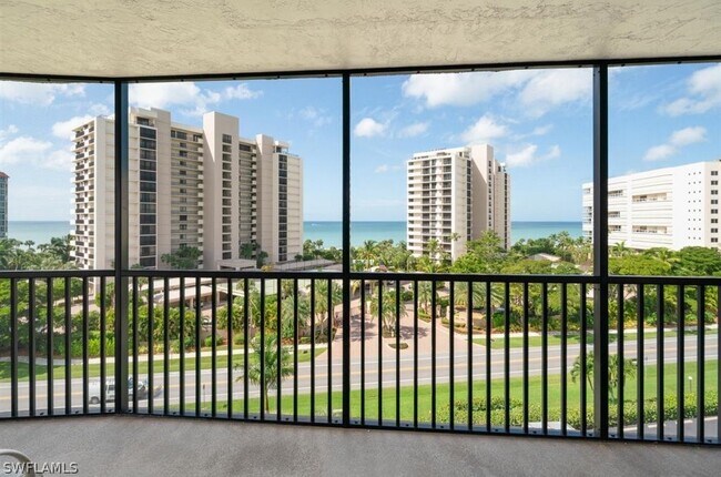 11030 Gulf Shore Dr in Naples, FL - Building Photo - Building Photo