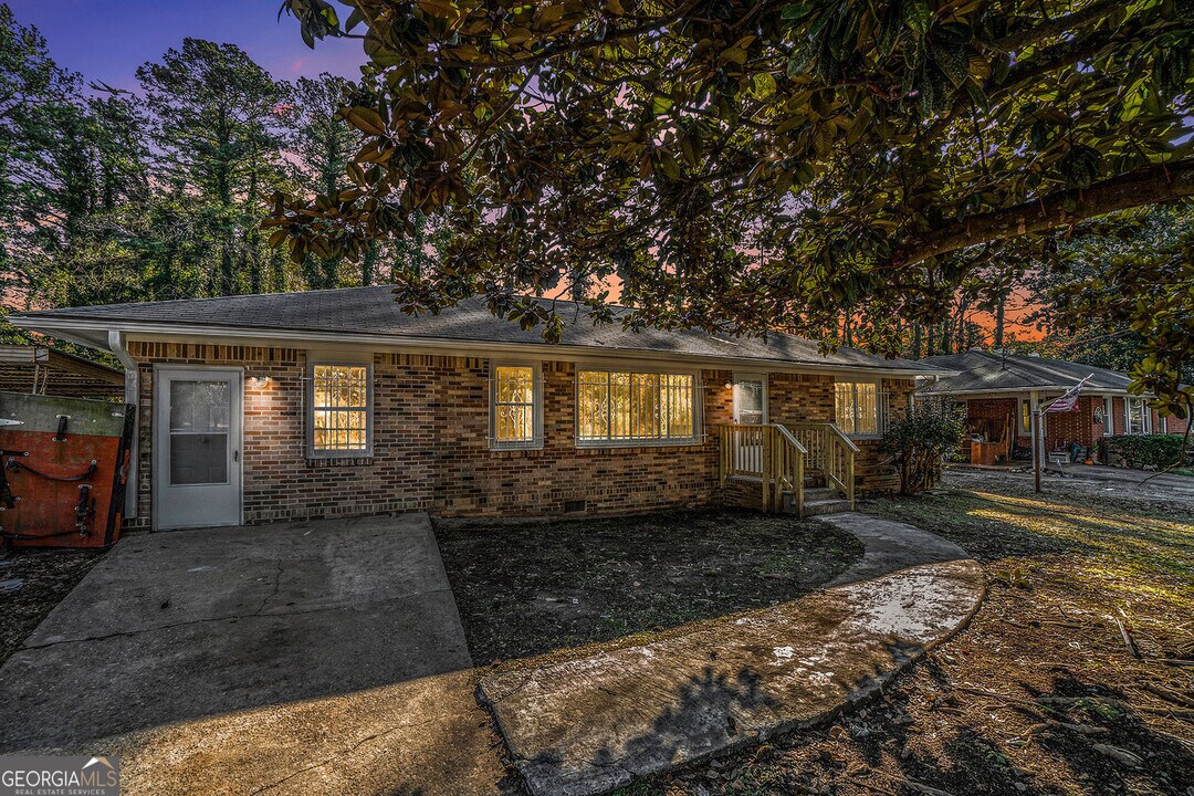 1189 Rock Cut Rd in Forest Park, GA - Building Photo