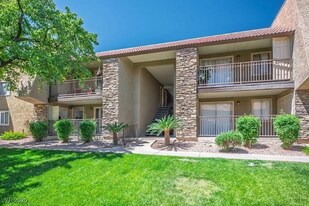 4921 River Glen Dr in Las Vegas, NV - Building Photo