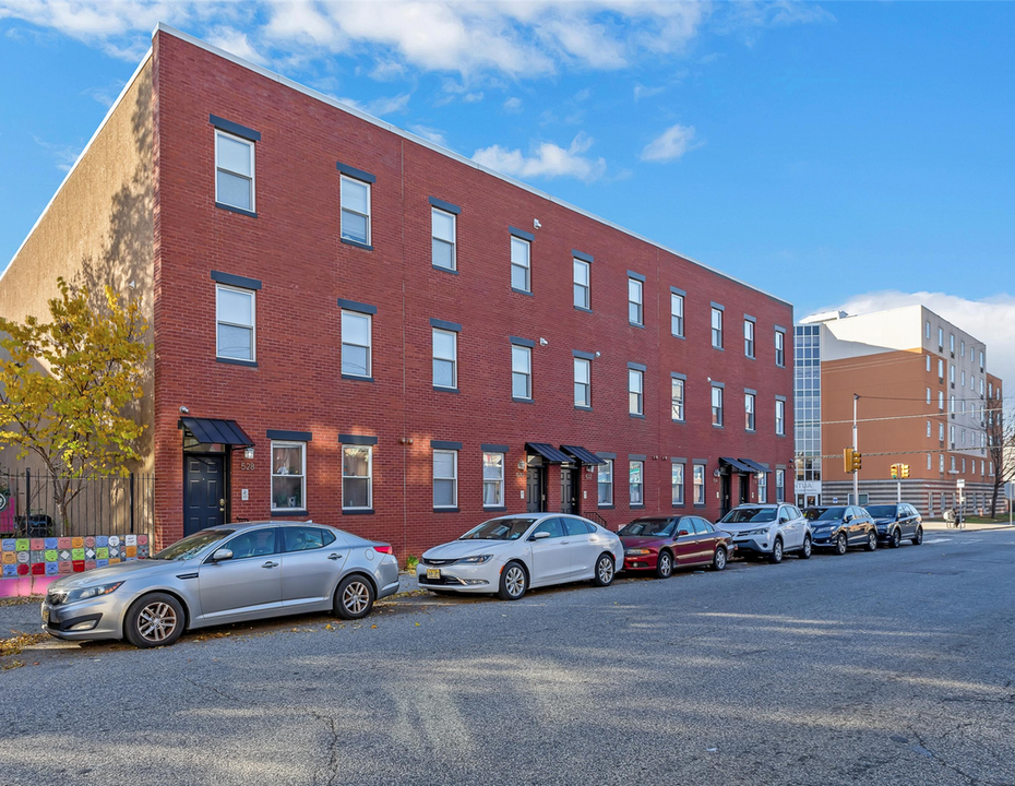 528-540 N 34th St in Philadelphia, PA - Building Photo