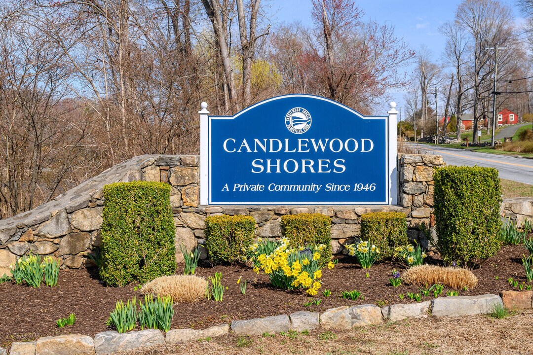 18 Skyline Dr in Brookfield, CT - Building Photo