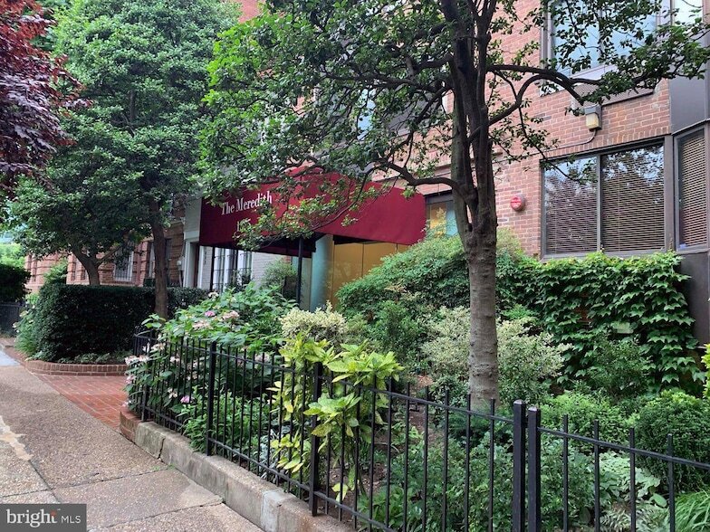 1825 T St NW, Unit 303 in Washington, DC - Building Photo