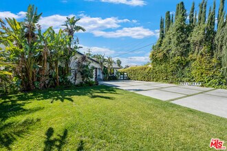 22742 Sylvan St in Los Angeles, CA - Building Photo - Building Photo