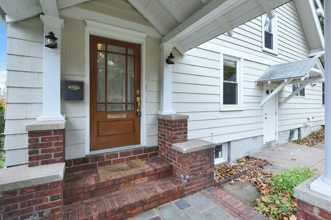 195 Hillside Ave in Leonia, NJ - Building Photo - Building Photo