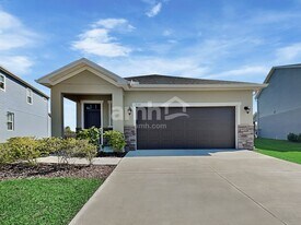 1049 Walden Pond Dr in Plant City, FL - Building Photo