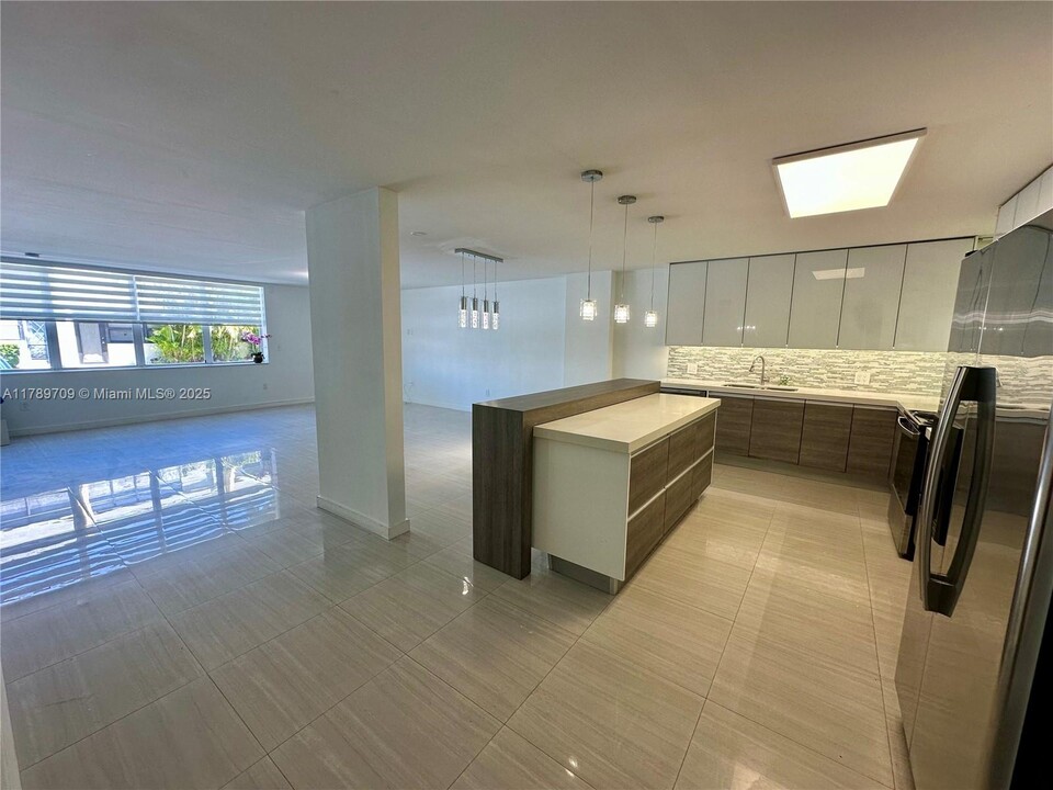 20301 NE 30th Ave in Aventura, FL - Building Photo