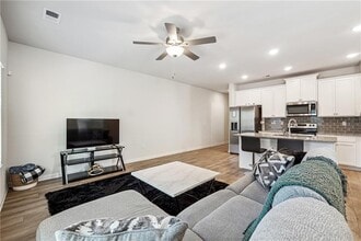 4655 Fullerton Dr in Oakwood, GA - Building Photo - Building Photo