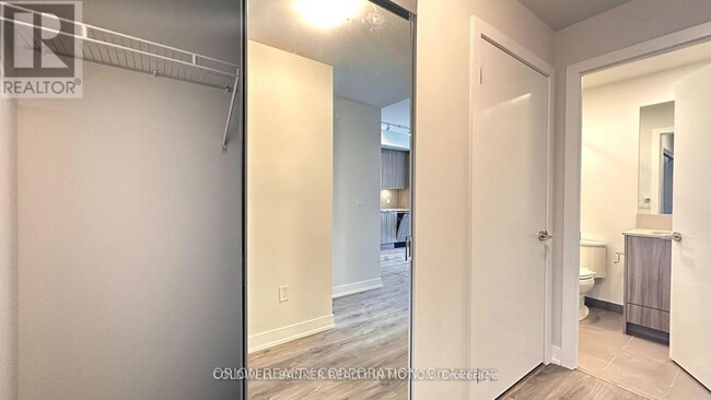 430-3430 Square One Dr in Mississauga, ON - Building Photo - Building Photo