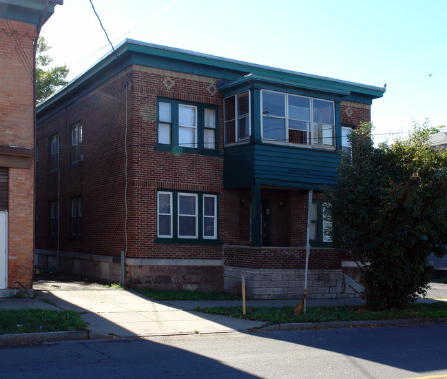 320 Burnet Ave in Syracuse, NY - Foto de edificio - Building Photo