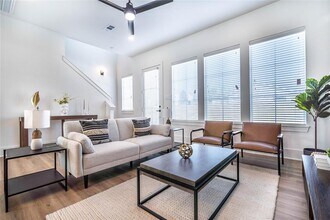 5710 Roselane St in Houston, TX - Building Photo - Building Photo