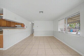 301 SE 21st Ave in Boynton Beach, FL - Building Photo - Building Photo